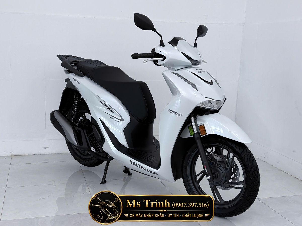 Honda SH150i HMR Ý màu trắng trưng bày thực tế tại showroom Honda SH150i Special Edition Standard nhập HMR Ý màu trắng nhìn tổng thể