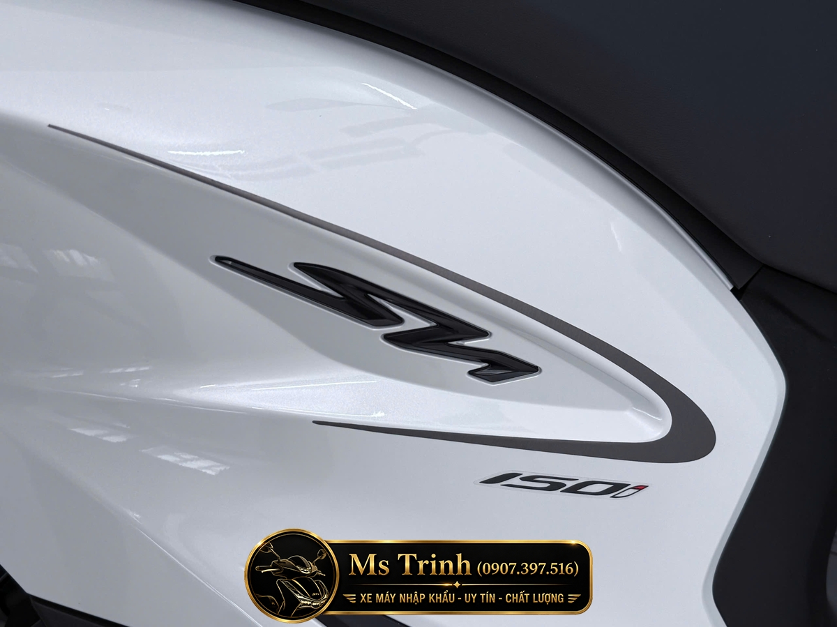 Biểu tượng móc câu trên Honda SH150i Special Edition HMR Họa tiết móc câu cách điệu ở ốp sườn Honda SH150i nhập Ý