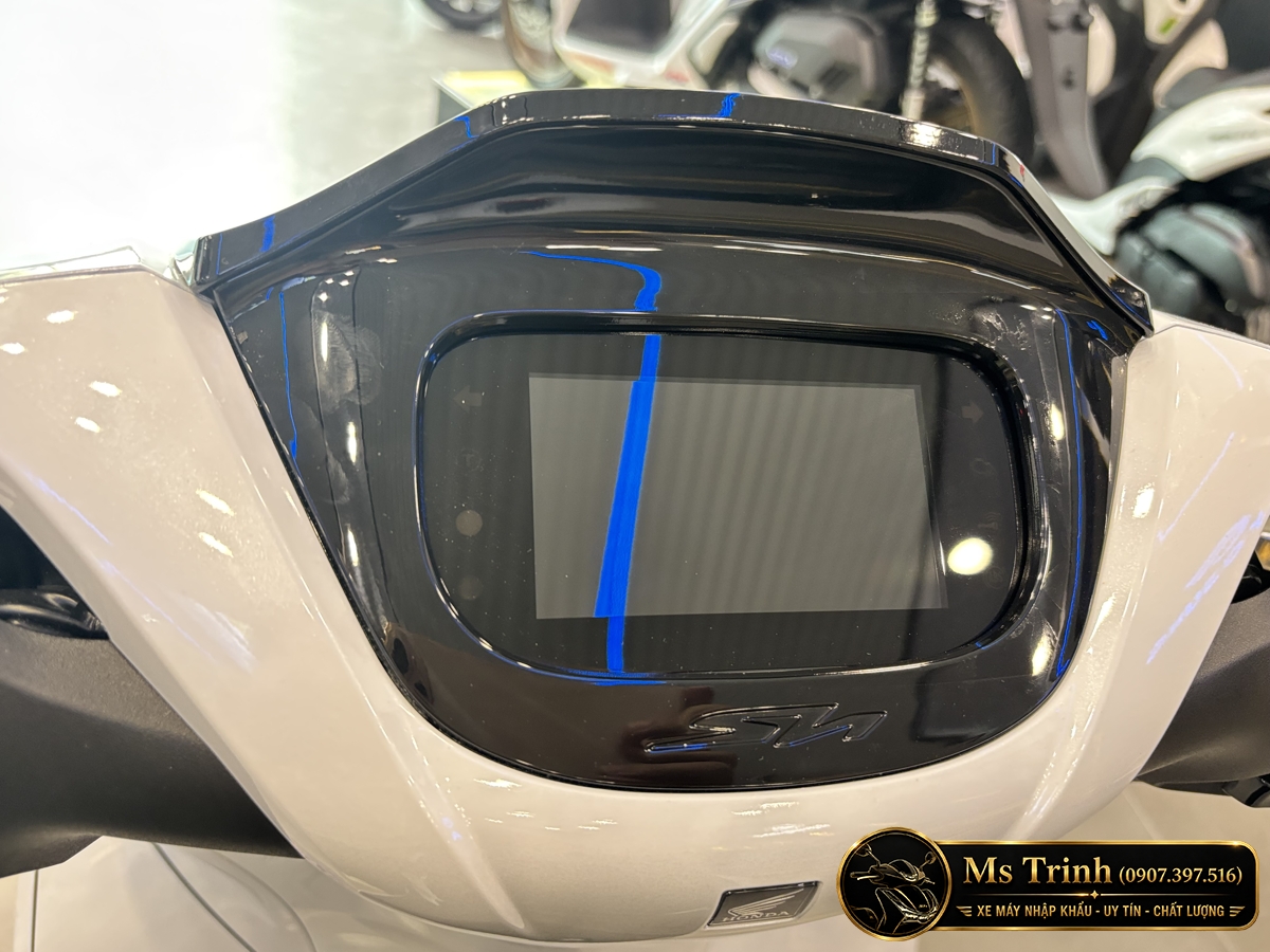 Màn hình TFT của Honda SH150i Ý 2026 phiên bản custom Malossi, viền ốp đen bóng