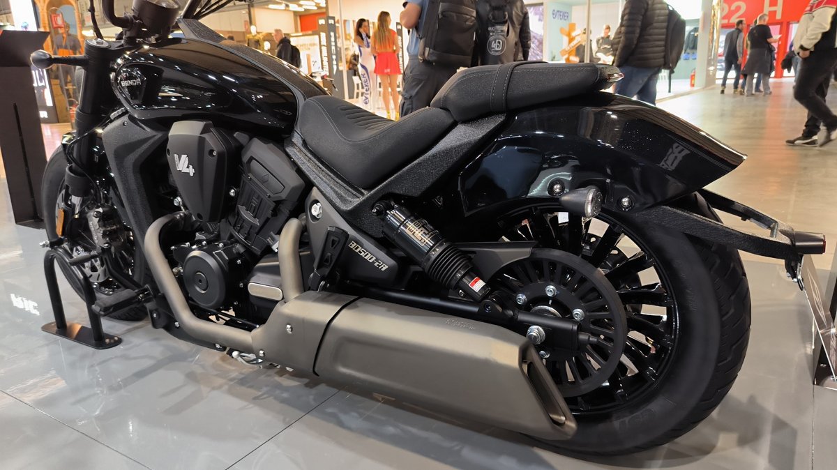 Benda Drak Flag 500, Động Cơ V4, Phuộc Nâng Điện, TCS, ABS tại Tây Ninh