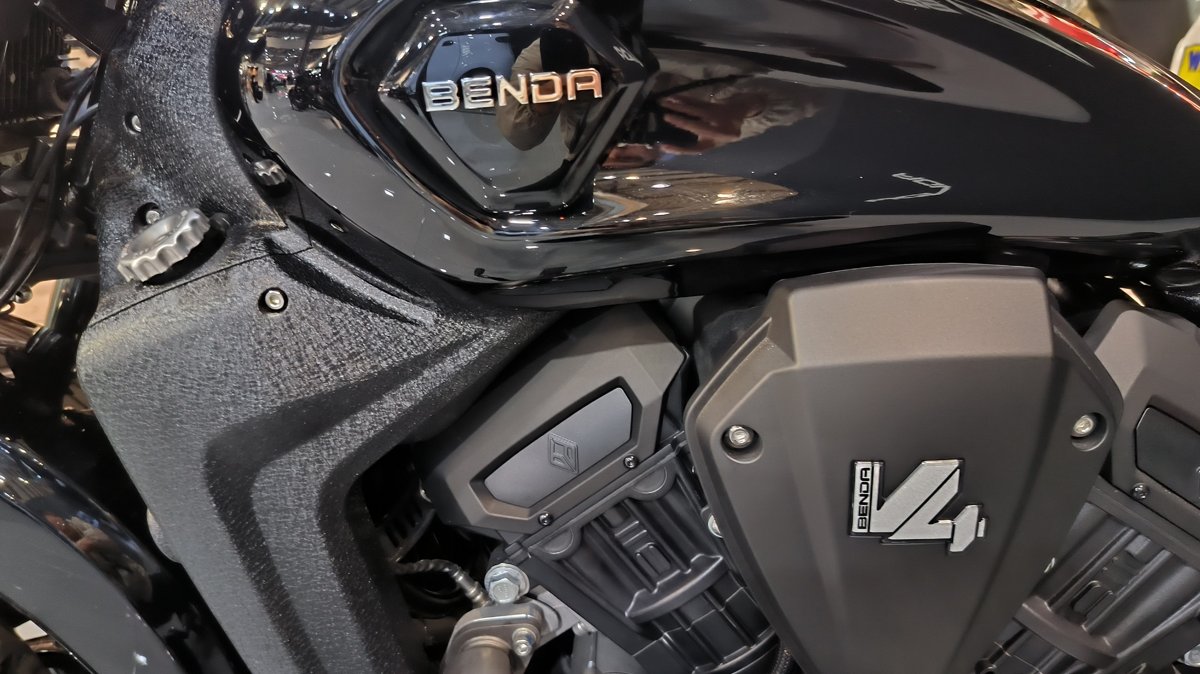 Benda Drak Flag 500, Động Cơ V4, Phuộc Nâng Điện, TCS, ABS tại Tây Ninh