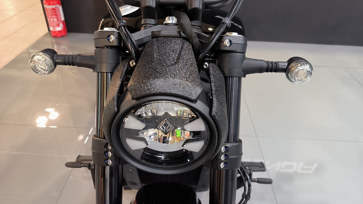 Benda Drak Flag 500, Động Cơ V4, Phuộc Nâng Điện, TCS, ABS tại Tây Ninh