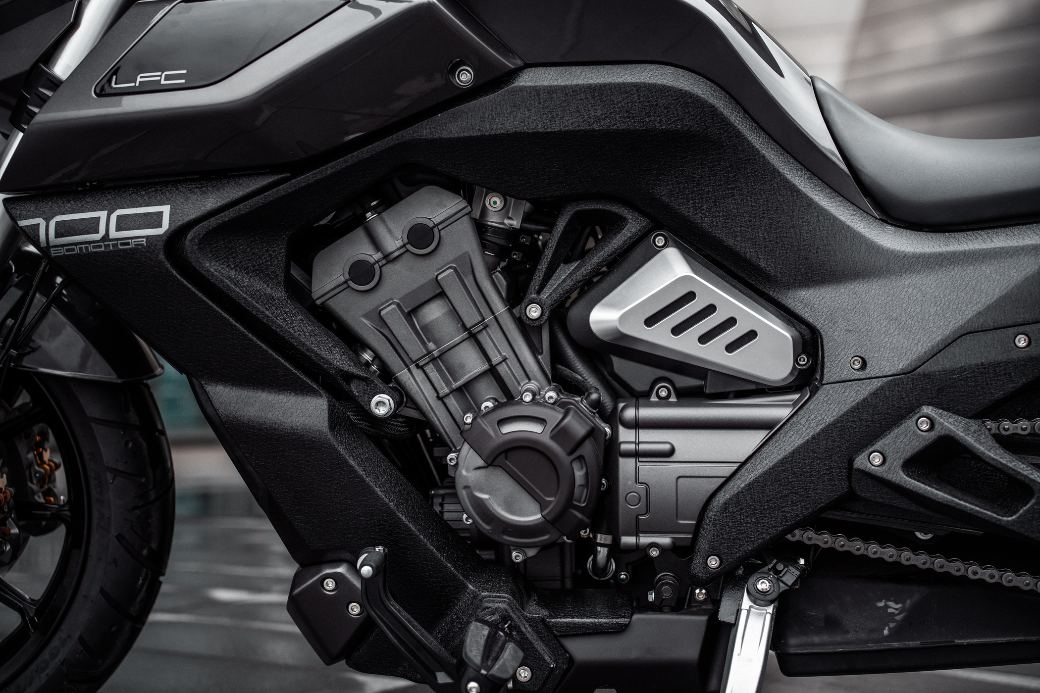 Benda FLC 700 Pro 2025, Động Cơ 4 Xi lanh Thẳng Hàng, Bánh Béo 310mm tại Tây Ninh